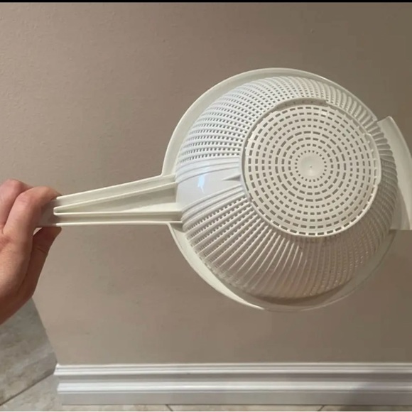 Plastic strainer with handle. - Picture 4 of 4